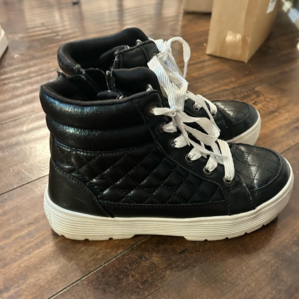 Skechers Black Quilted Kids Sneakers